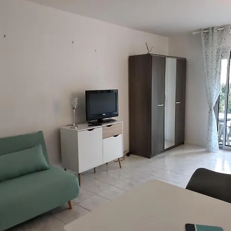 Résidence Le Vallon à 180 M De La *